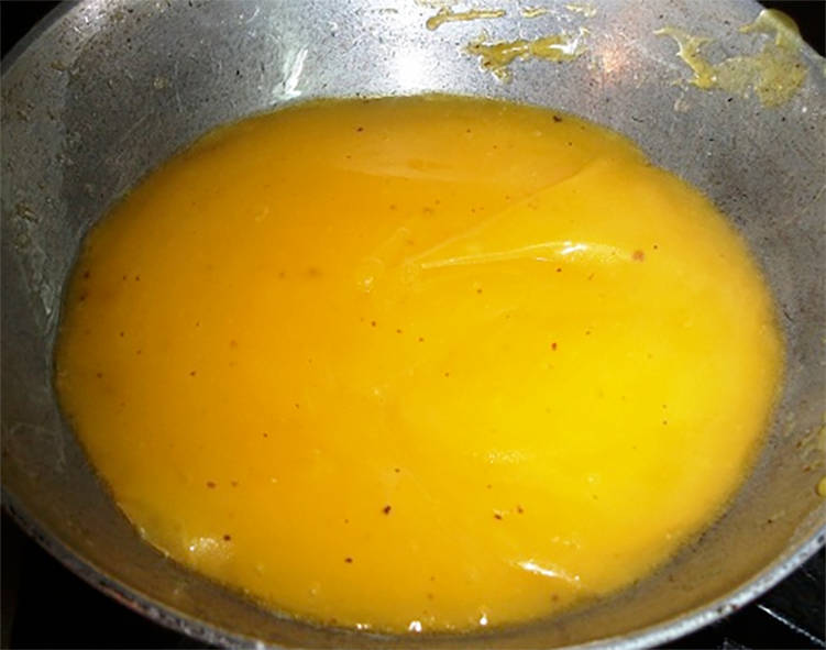 Thick initial custard powder base ready for slaking