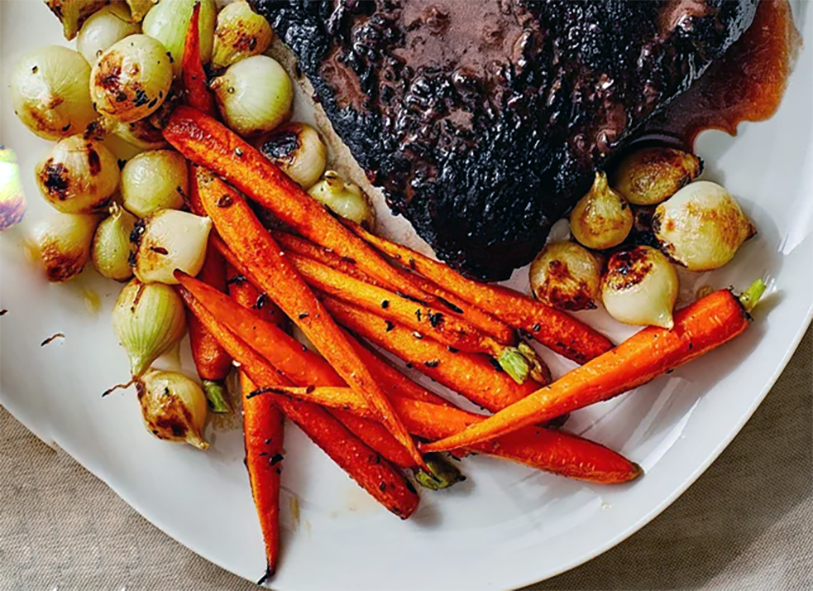 Bourgeoise garnish of bacon, glazed carrots and baby onions