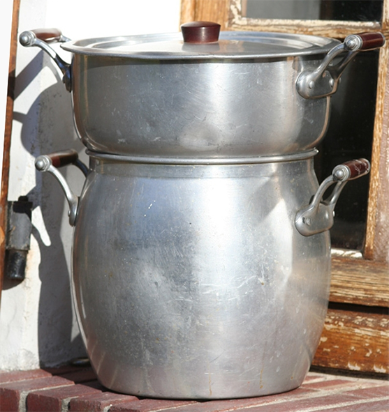 Kiskas or couscoussier for cooking couscous