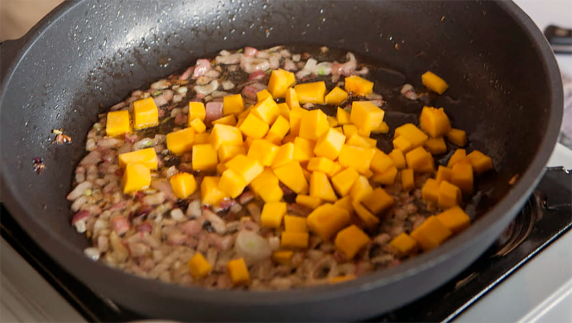 Revenir: Browning vegetables in hot oil