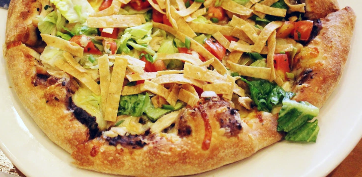 Acapulco chicken pizza on a plate