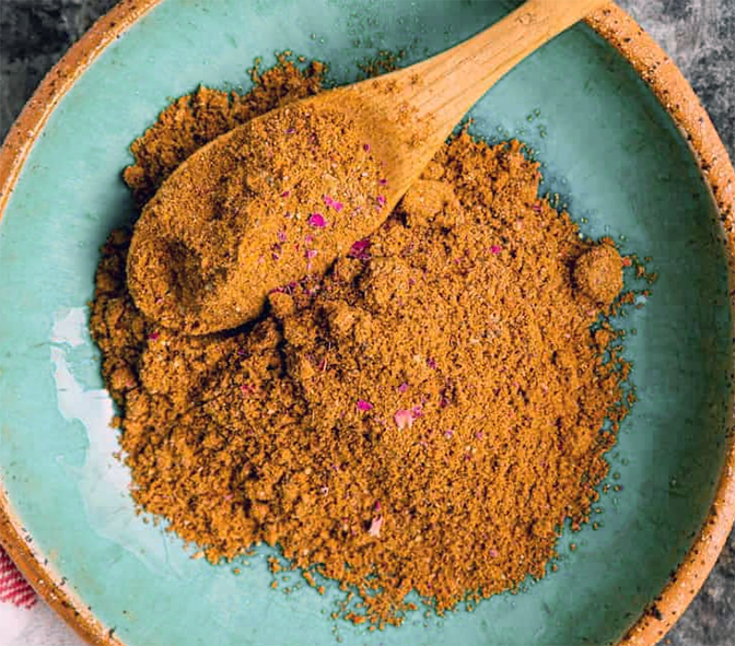 advieh, Iranian spice blend on a plate