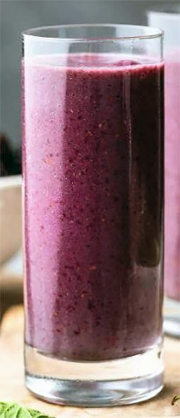 blackberry and earl grey tea smoothie in a glass