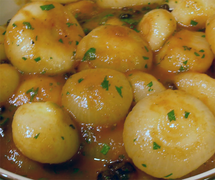 ragout of onions served in rich gravy