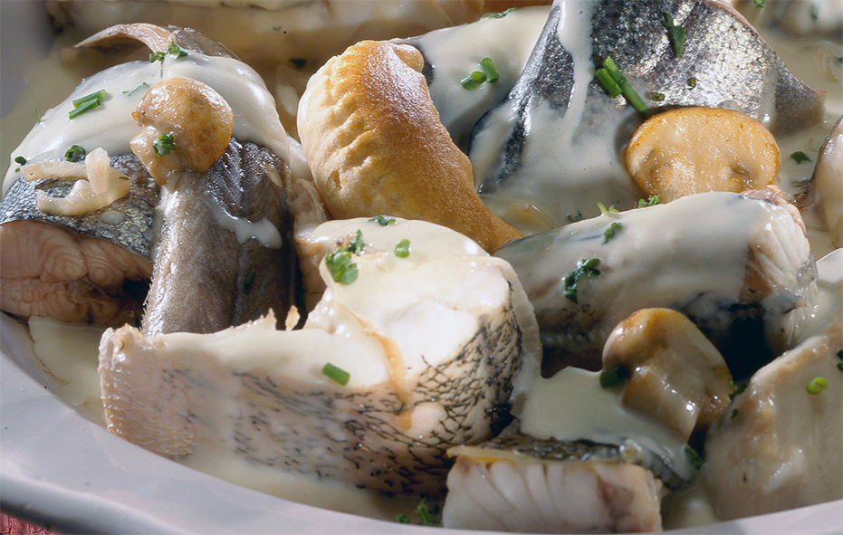 eel pieces in matelote sauce
