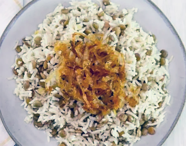 rice and lentils topped with caramelized onions on a plate</al>