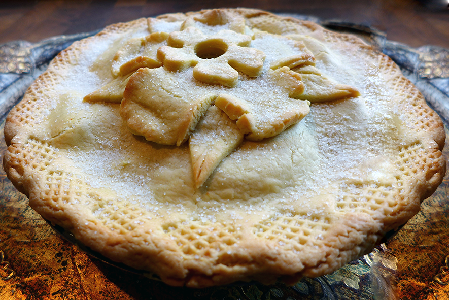 baked apple and quince pot pie in an earthenware dish