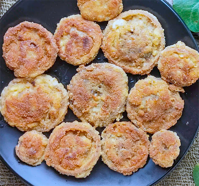 breaded and fried large fungal caps served on a blue plate