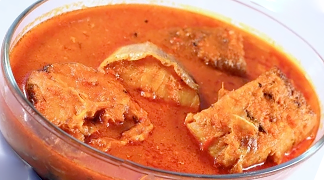 apapa, palm oil stew made with stockfish served in an oval glass bowl
