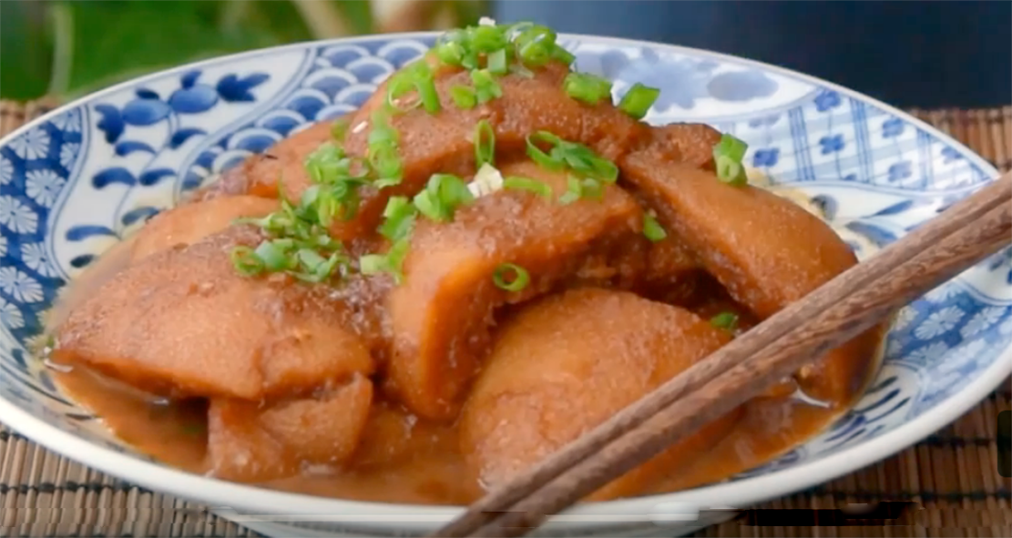 Braised pomelo skin on a plate with a pair of chopsticks