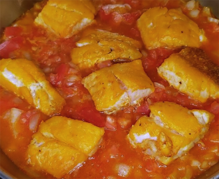 Dahomey fish stew in a frying pan