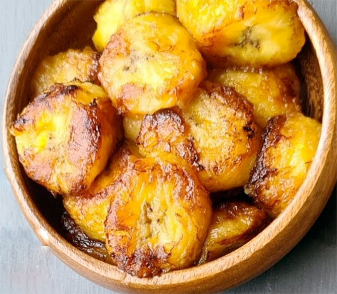 dodo oni-yeri, egg coated fried plantains in a wooden bowl