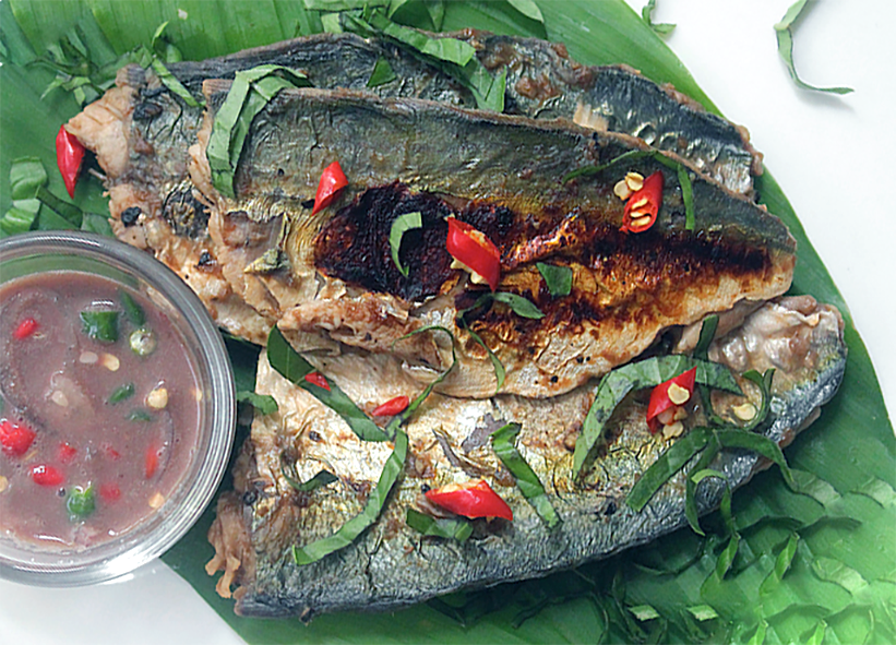 Ikan sabuko, mackerel in tamarind and calamasi served on turmeric leaves