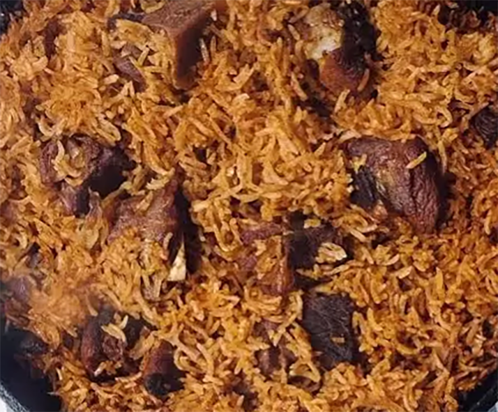Malian jollof rice with lamb in a deep frying pan