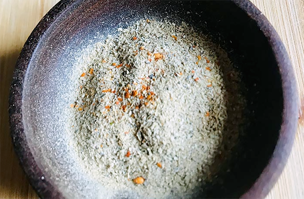 burkinabe kan kan kan spice blend in the base of a mortar
