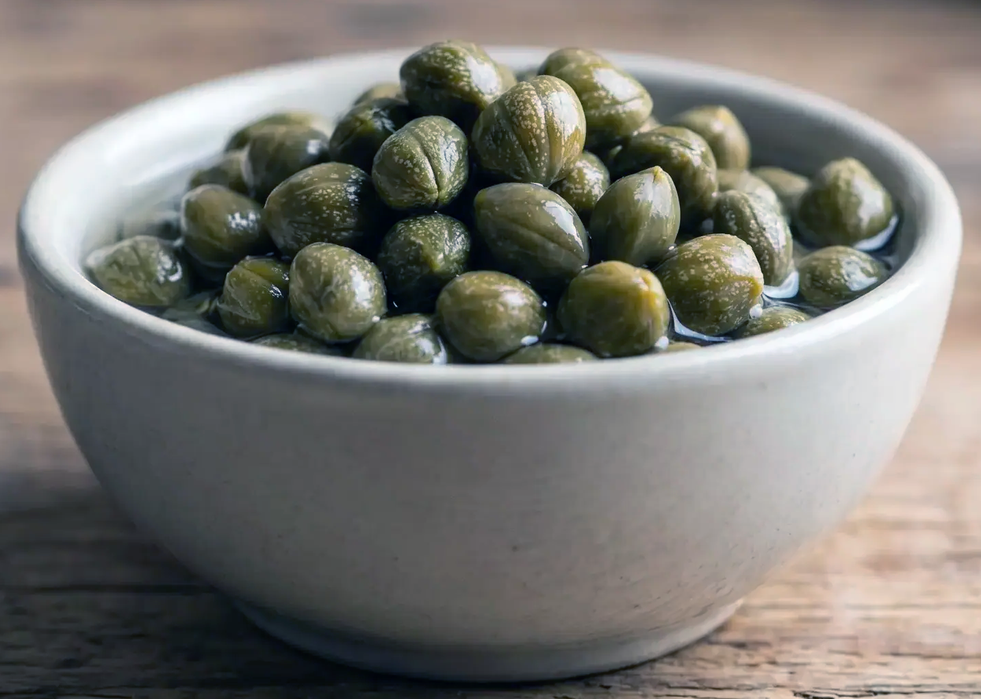 Cypriot kapari, pickled capers in a bowl</al>