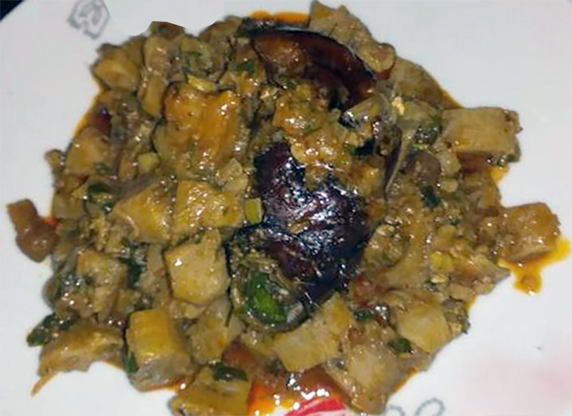 Kekefia, plantain porridge, presented mounded on a plate