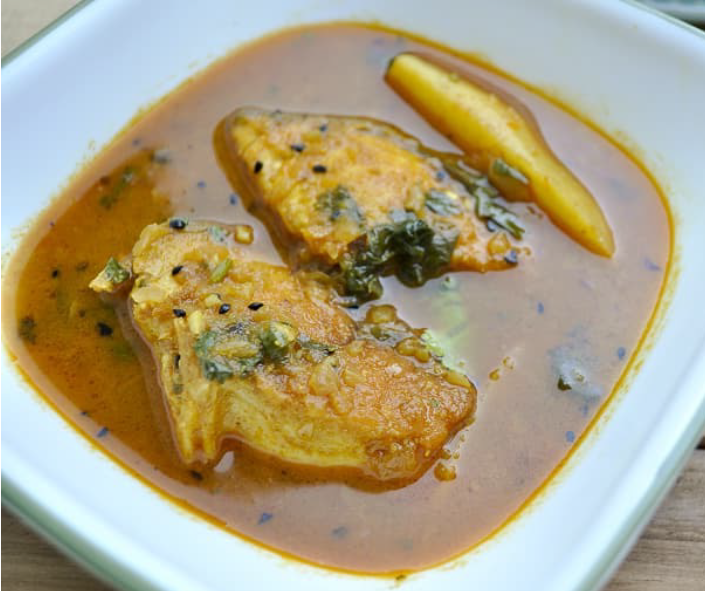 Macher jhol, Keralan fish curry served in a white bowl