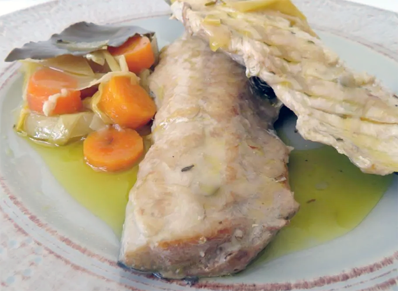 fried mackerel fillets in oil, onion and vinegar sauce served with boiled carrots