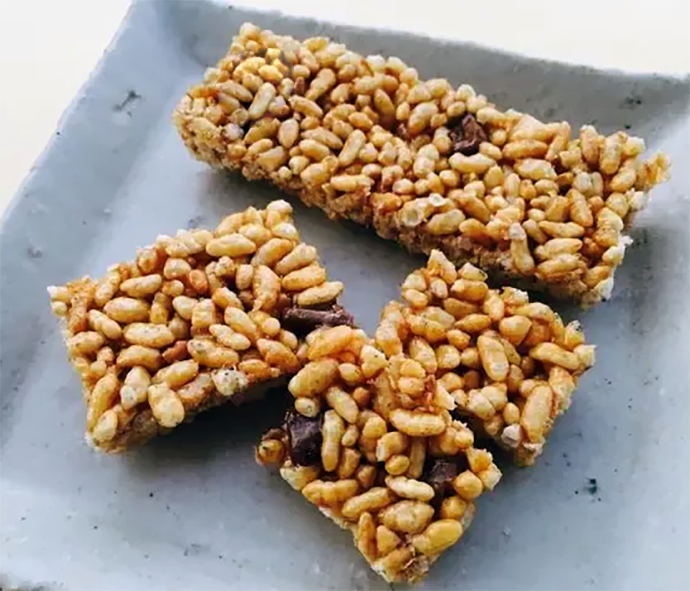 bars of oktoshi, candied puffed rice in a small dish