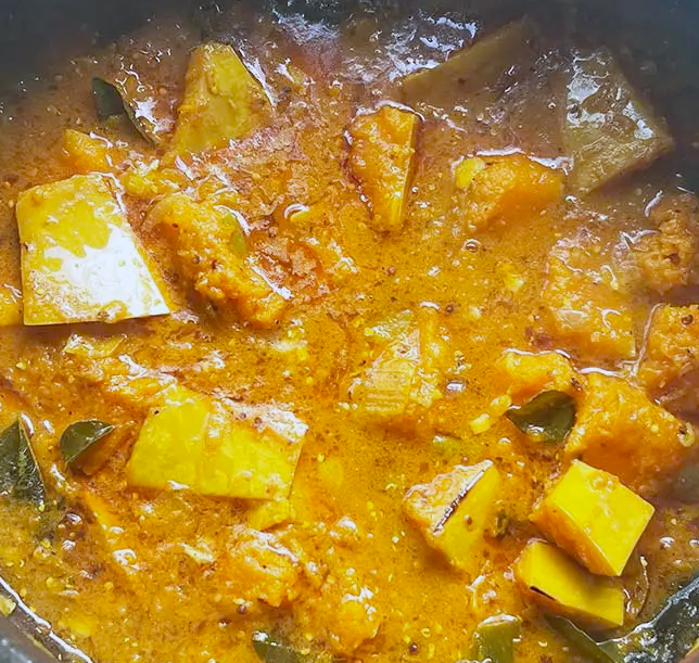 Sri Lankan green pumpkin curry served in an earthenware dish