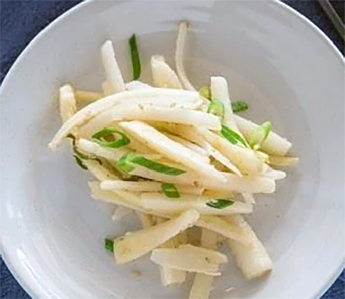 Stir-fried Creeping Bellflower Root served in a bowl
