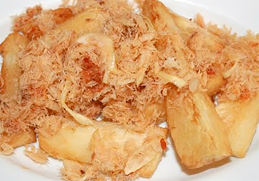 fried batons of cassava served topped with shredded salt cod in a spiced tomato sauce